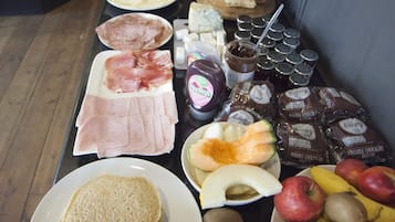 朝食、ランチ、ディナーに営業 (イタリア料理)