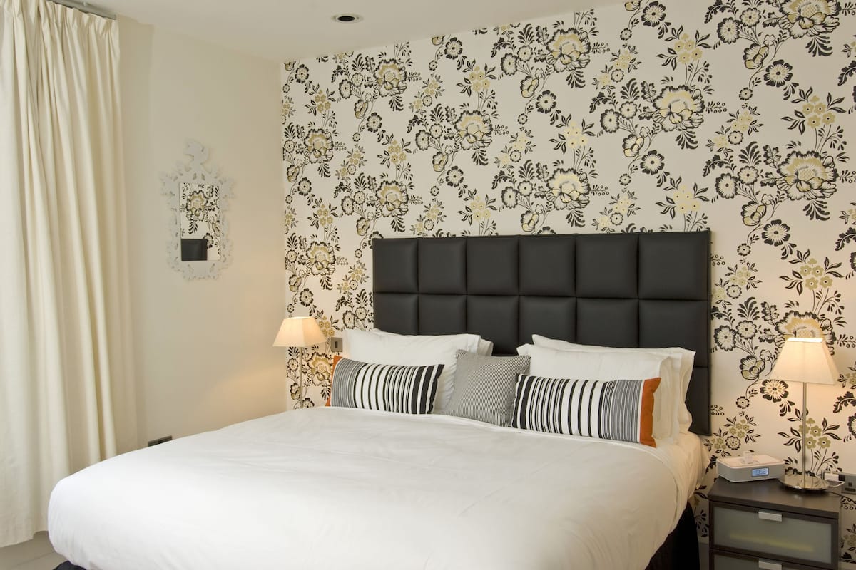 Deluxe Double Room | Egyptian cotton sheets, premium bedding, desk, laptop workspace