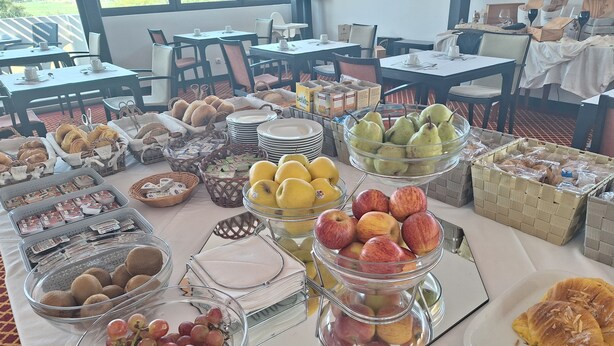 A buffet setup with various fruits, pastries, and breakfast items. - Hotel Ordem de Santiago (Alcacer do Sal)