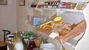 Breakfast buffet - Glenville House (Windermere)