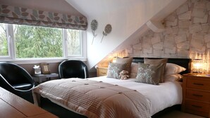 OAK Room 5 Classic King Room | Egyptian cotton sheets, premium bedding, pillowtop beds, blackout drapes - Glenville House (Windermere)