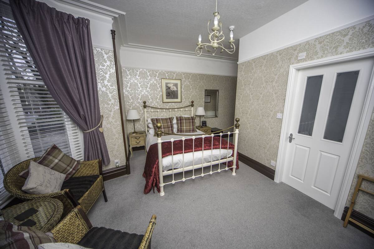 ASH Room 1 Superior King Room | Egyptian cotton sheets, premium bedding, pillowtop beds, blackout drapes