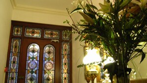 Interior entrance - Glenville House (Windermere)