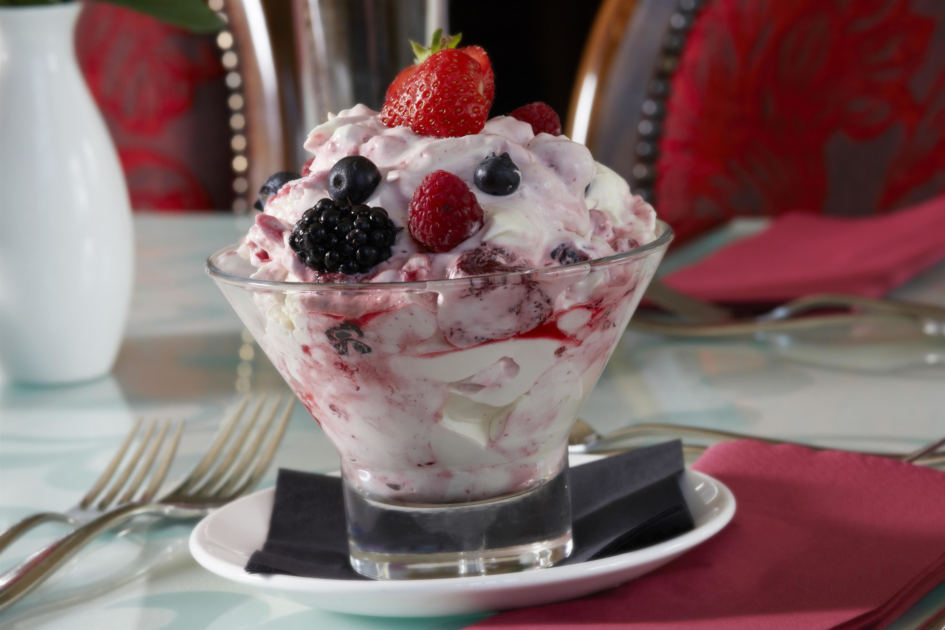 2 restaurants, lunch served