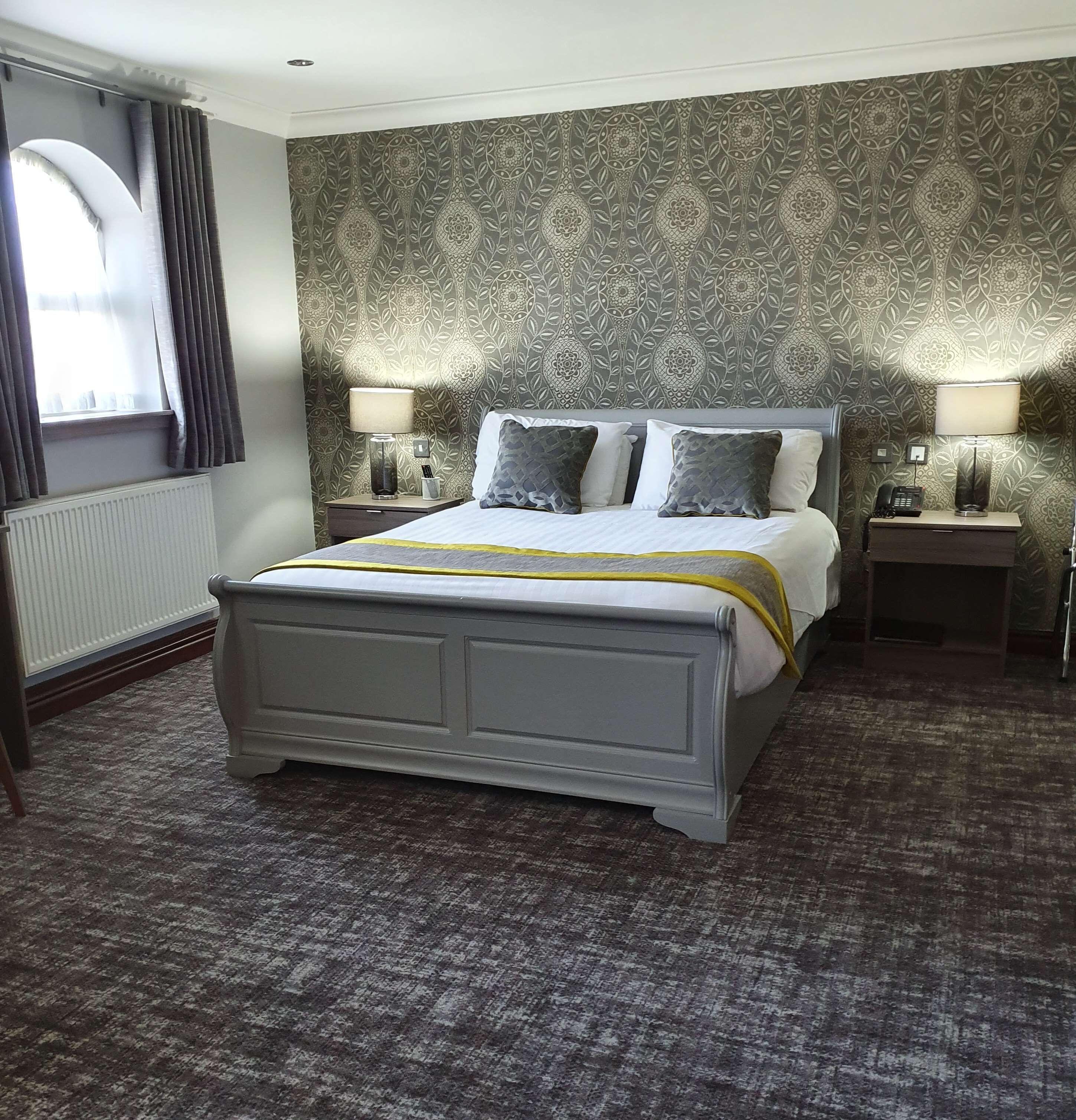 suite, 1 queen bed, non smoking, jetted tub | in-room safe, desk, iron/ironing board, free wifi