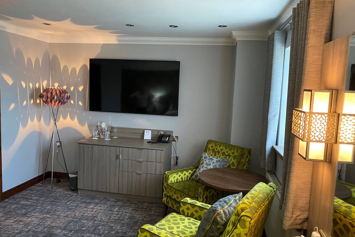 suite, 1 queen bed, non smoking, jetted tub | living area | 42-inch led tv with satellite channels, tv