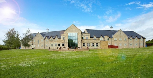 Best Western Plus Pastures Hotel