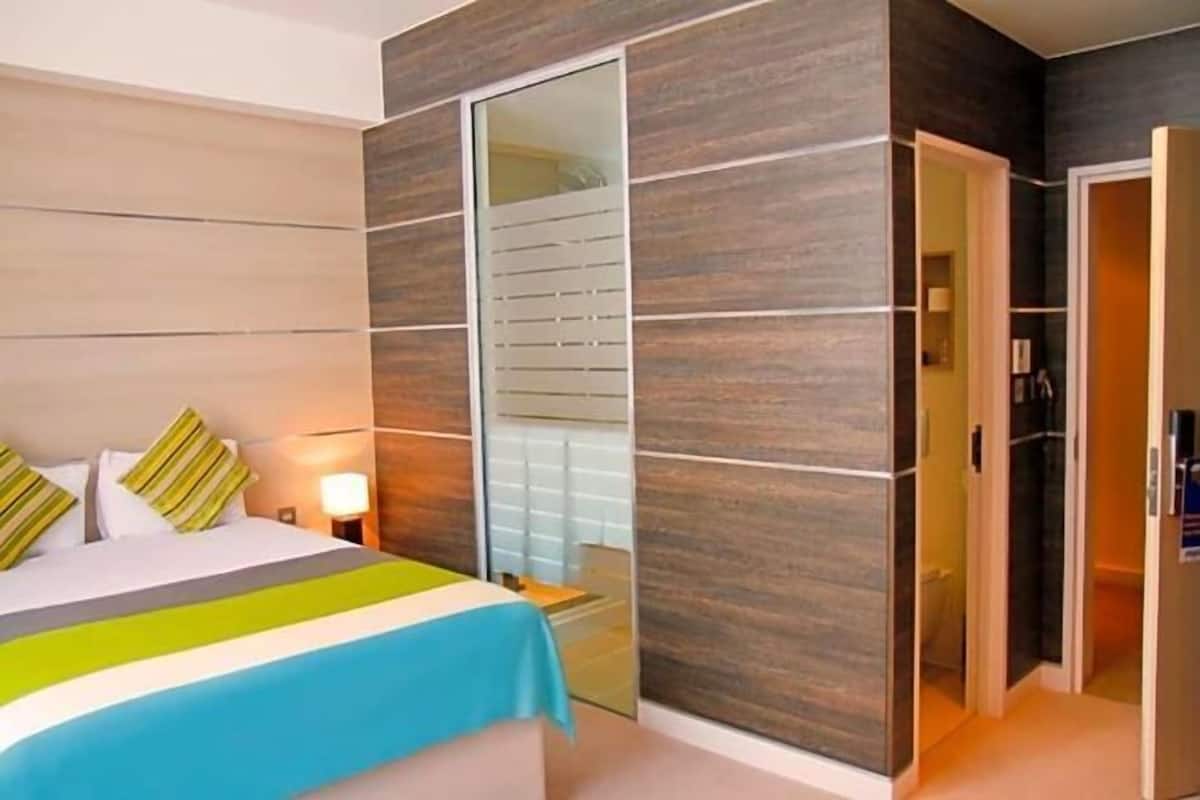 In-room safe, desk, blackout drapes, soundproofing