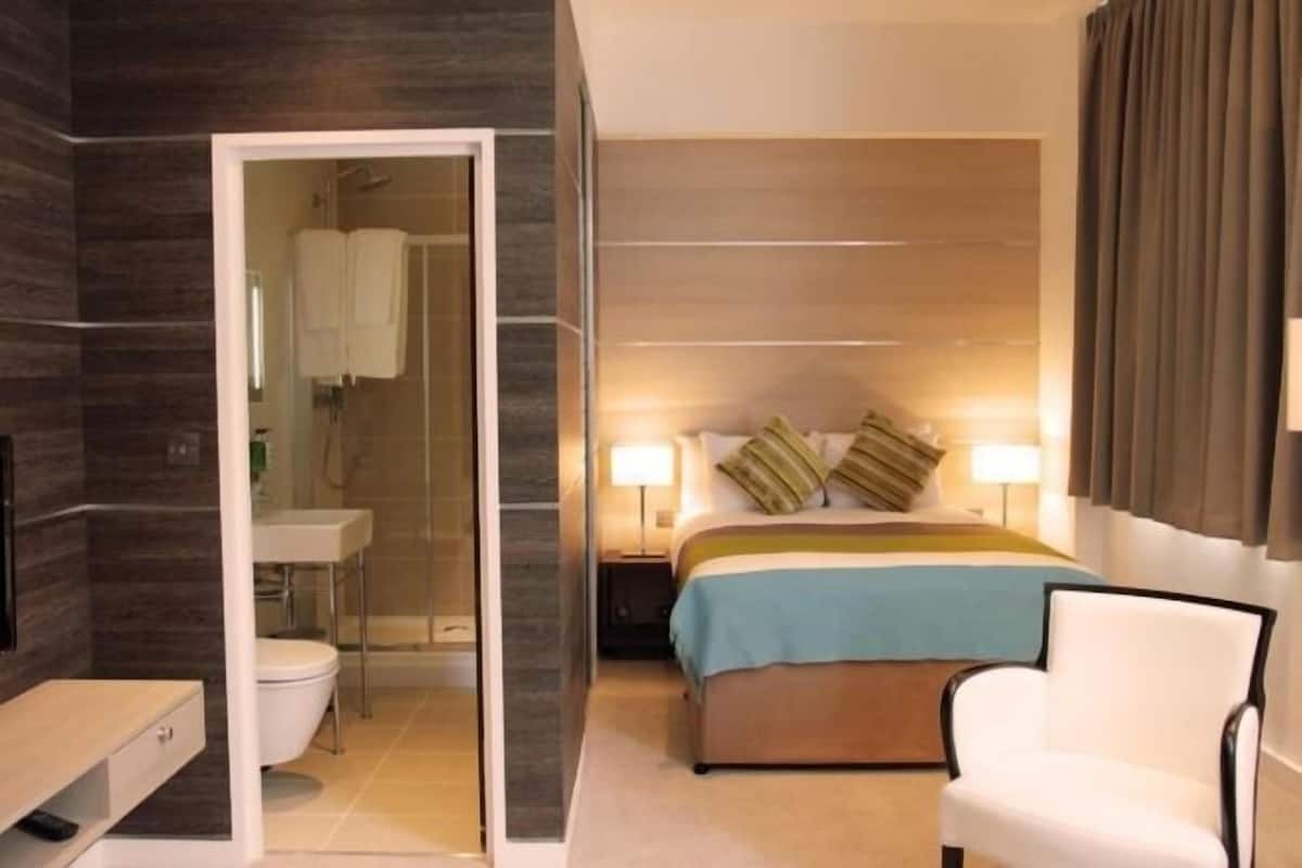 In-room safe, desk, blackout drapes, soundproofing