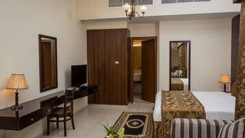 Deluxe Studio | In-room safe, desk, iron/ironing board, free WiFi