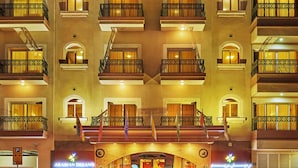 Front of property – evening/night - Arabian Dreams Deluxe Hotel Apartments (Dubai)