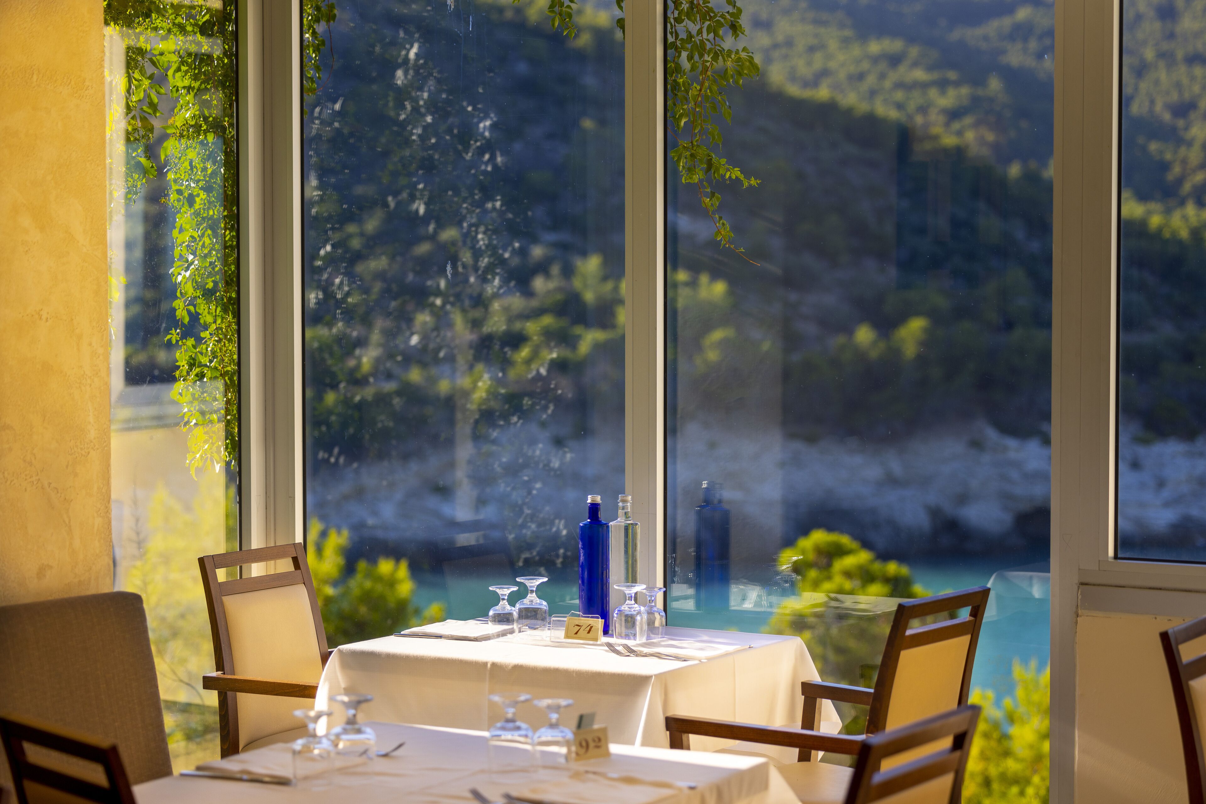 Hi ha 2 restaurants amb esmorzars 