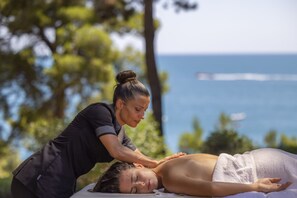 Body treatments, deep-tissue massages, body scrubs, facials - Pugnochiuso Resort - Hotel del Faro (Vieste)