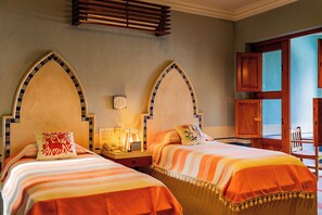 Chambre Standard | Coffre-fort, décor unique, ameublement unique, bureau
