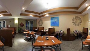 Päivittäinen tilauksen mukaan valmistettu aamiainen maksusta