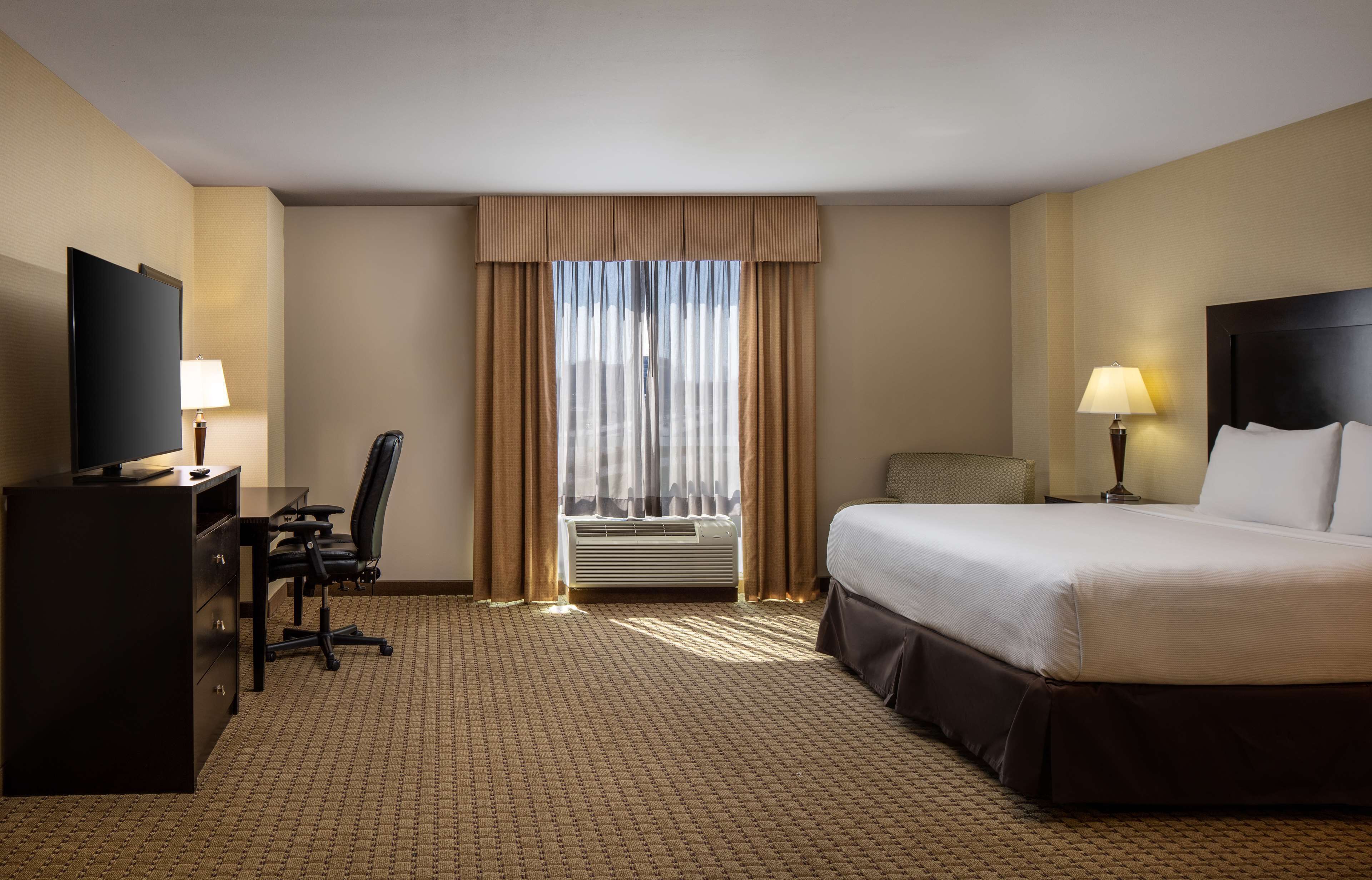 in-room safe, individually furnished, desk, laptop workspace