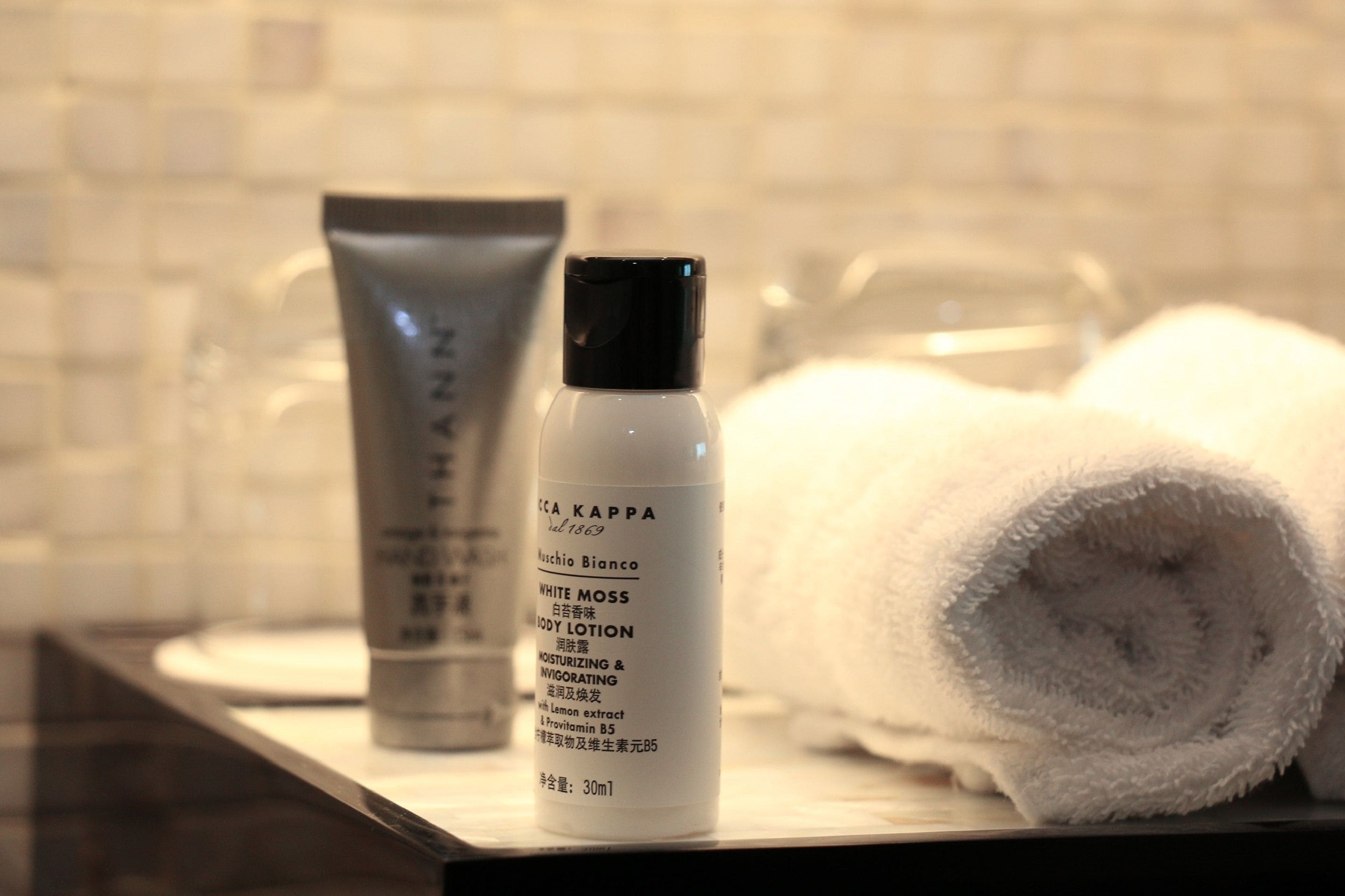 combined shower/bathtub, deep-soaking bathtub, rainfall showerhead