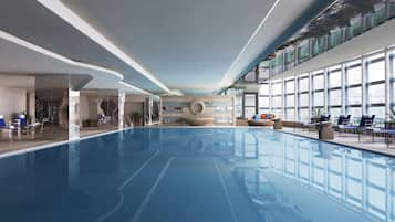 Indoor pool, sun loungers