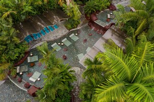 10 piscinas internas, 15 piscinas externas, espreguiçadeiras