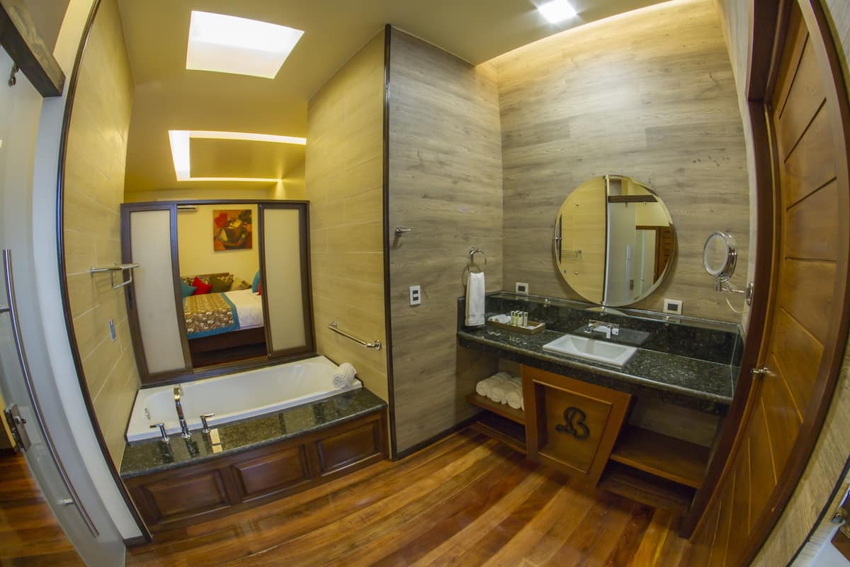 junior suite | bathroom | combined shower/bathtub, rainfall showerhead, free toiletries