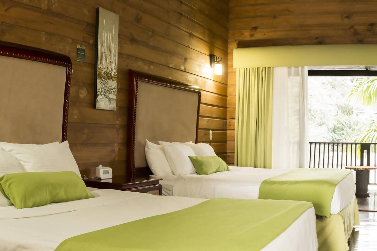Betten mit Memory-Foam-Matratzen, Minibar, Zimmersafe