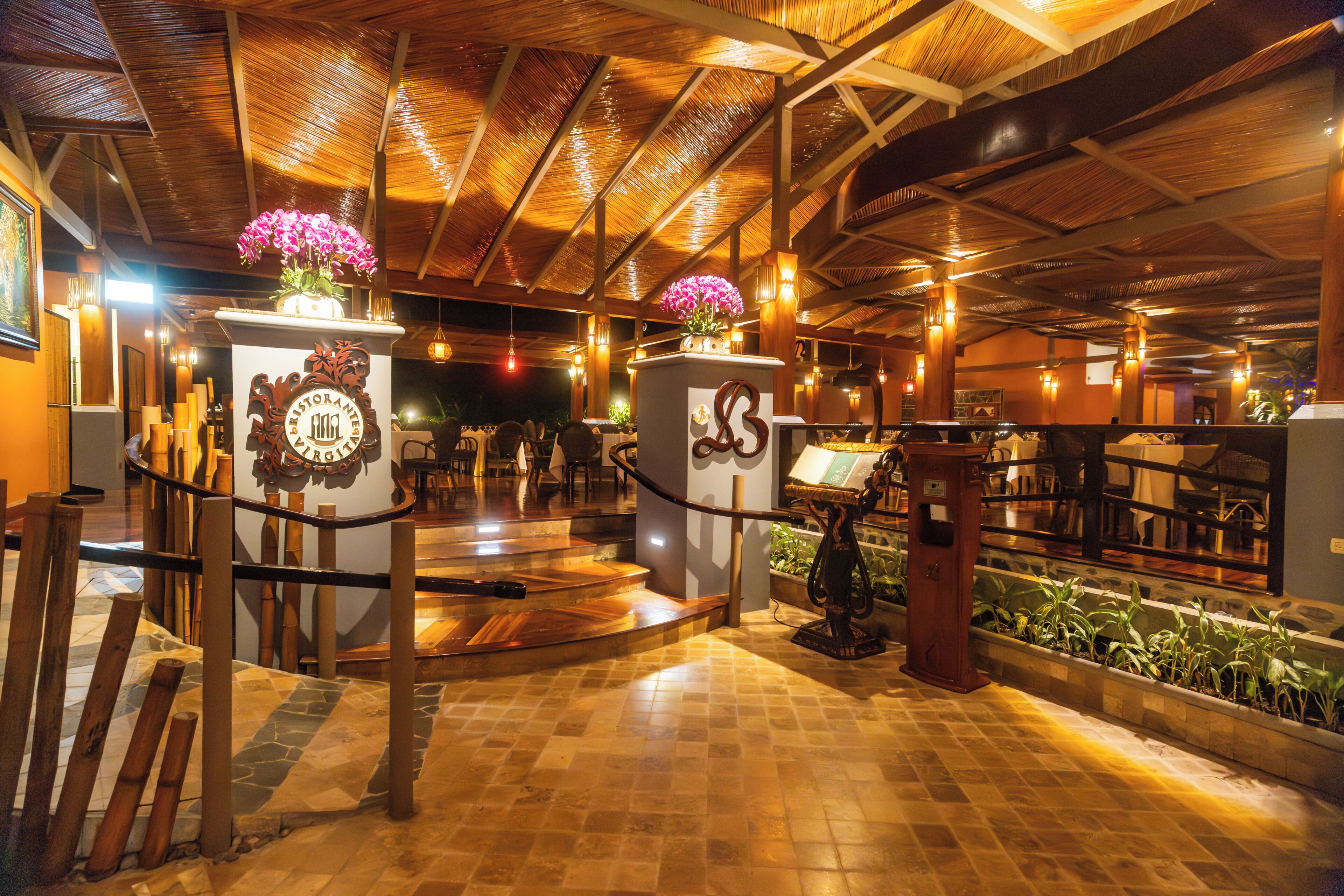 2 restaurants; breakfast, lunch, and dinner served