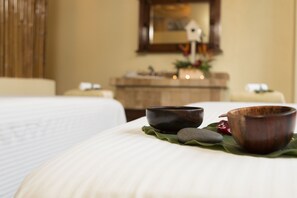 Couples treatment rooms, hydrotherapy, aromatherapy, body wraps