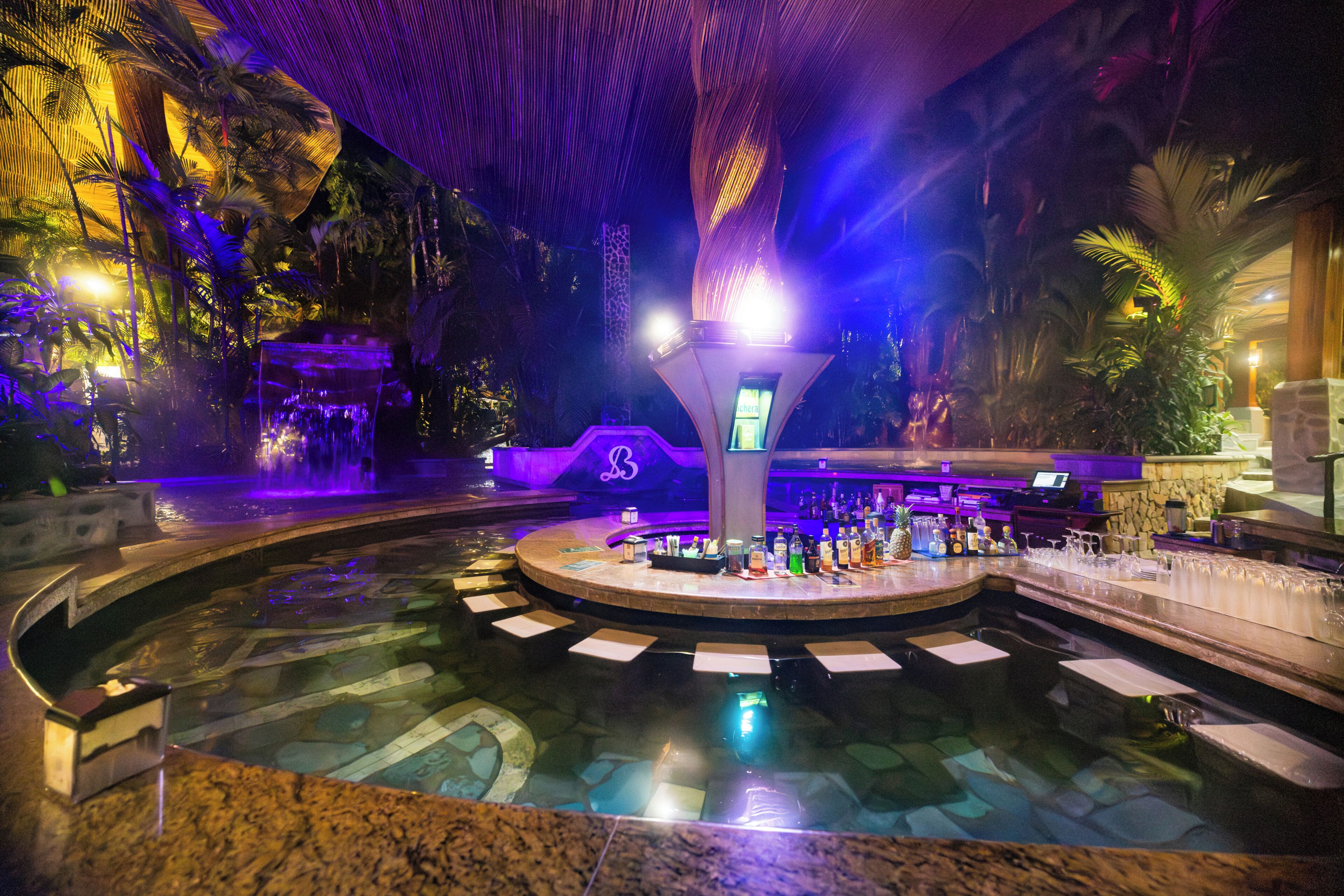 5 barer/lounger, poolbar, bar ved poolen