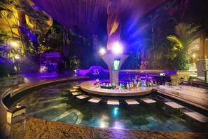 5 bars/lounges, swim-up bar, poolside bar