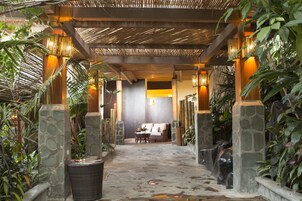 Couples treatment rooms, hydrotherapy, aromatherapy, body wraps