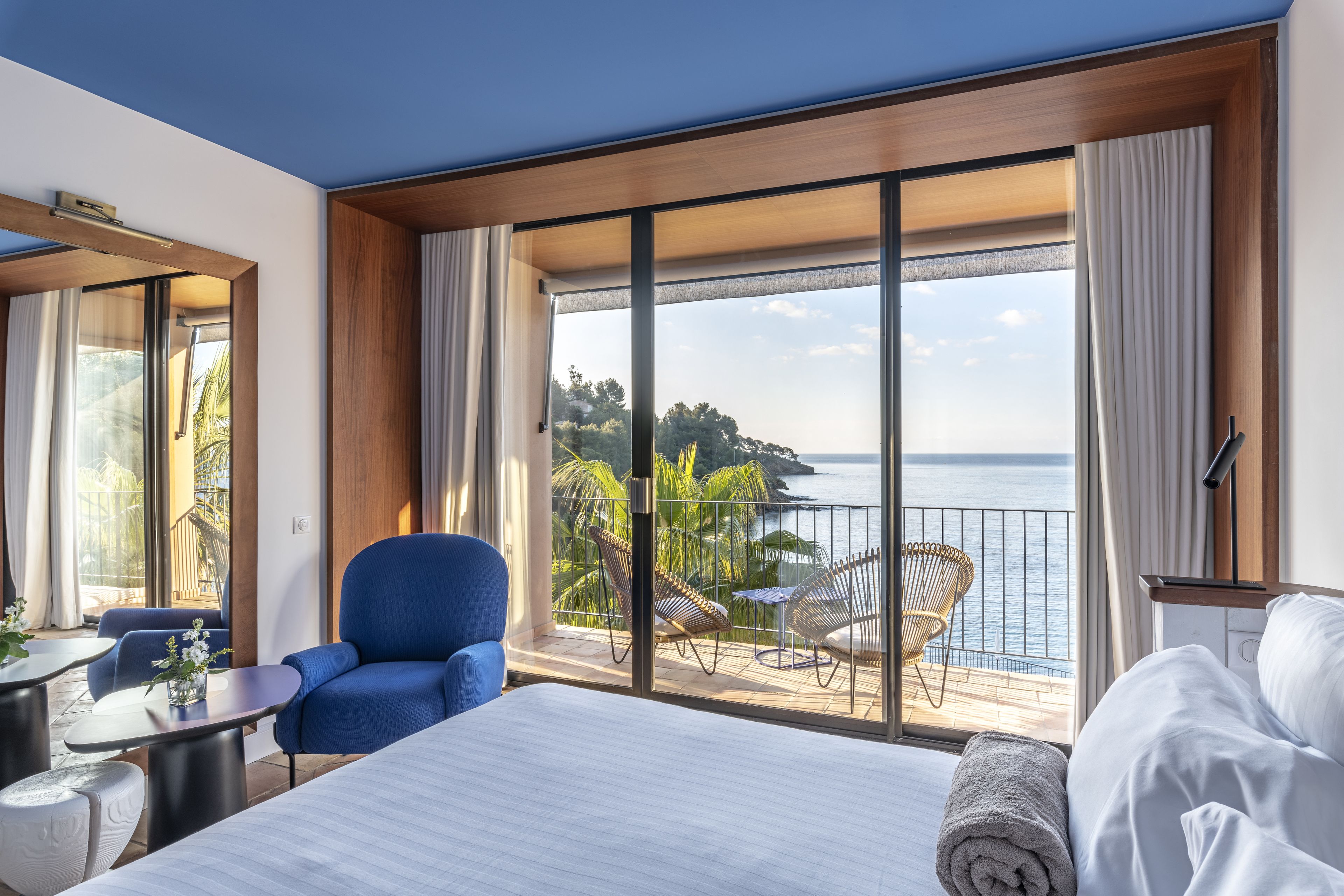room, balcony, sea view | premium bedding, minibar, in-room safe, desk