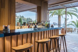 3 bars/lounges, poolside bar, beach bar - Le Bailli de Suffren (Rayol-Canadel-sur-Mer)