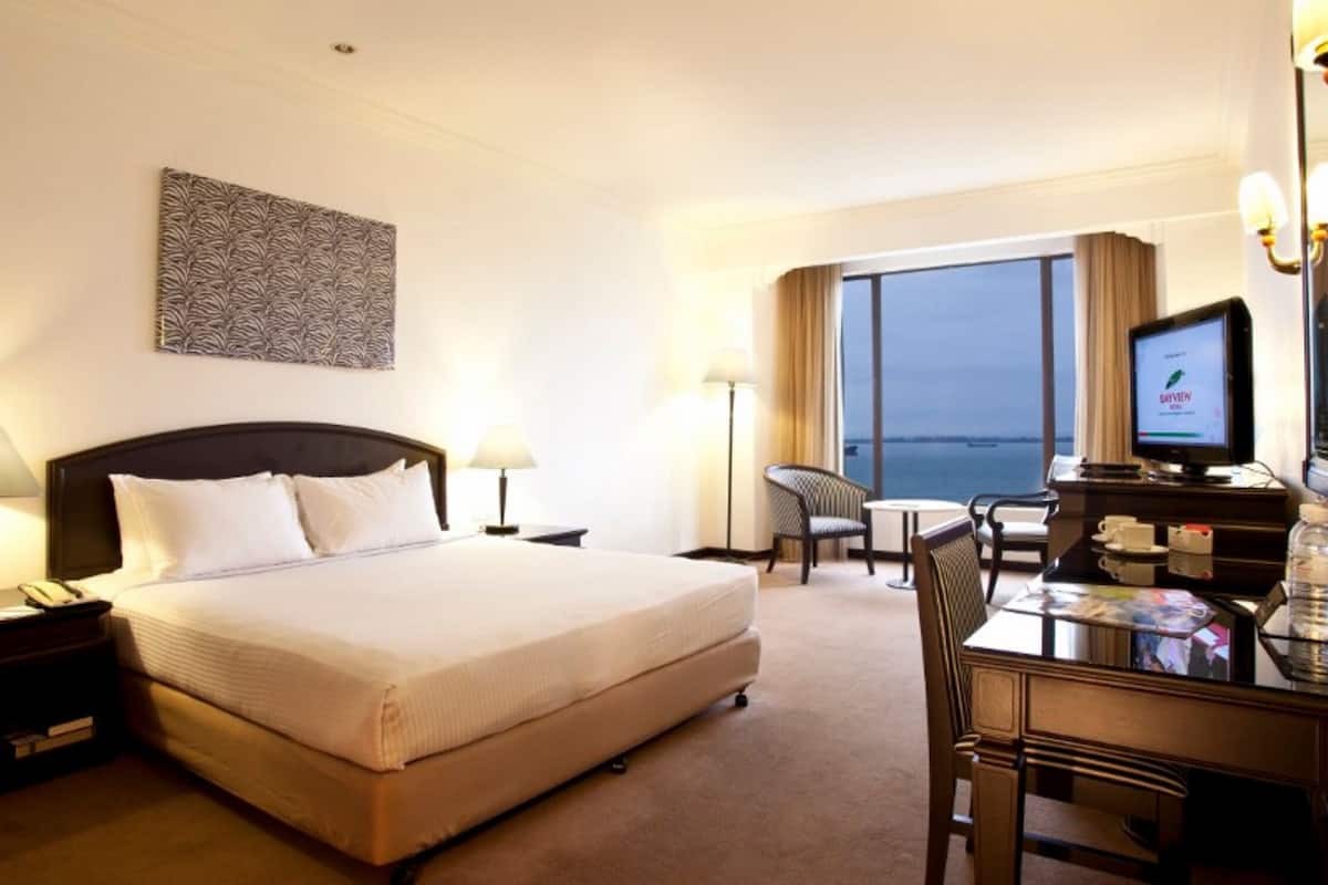 1 bedroom, in-room safe, desk, blackout curtains