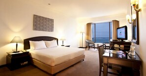 Deluxe Double Room | In-room safe, desk, blackout drapes, iron/ironing board - Bayview Hotel Georgetown Penang (George Town)