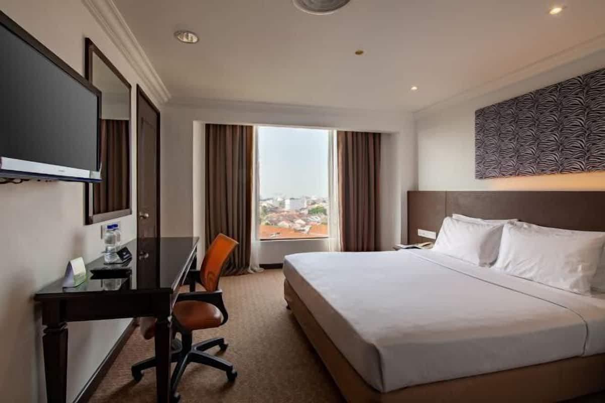 1 bedroom, in-room safe, desk, blackout curtains