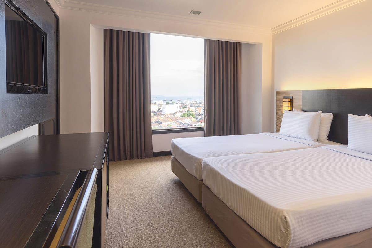 1 bedroom, in-room safe, desk, blackout curtains