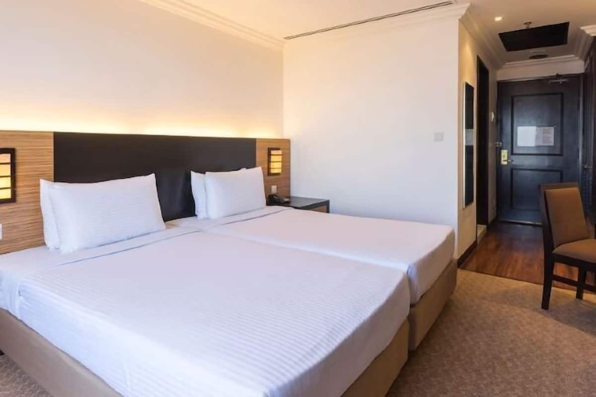 1 bedroom, in-room safe, desk, blackout curtains