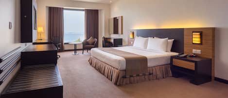 Deluxe Double Room | 1 bedroom, in-room safe, desk, blackout curtains