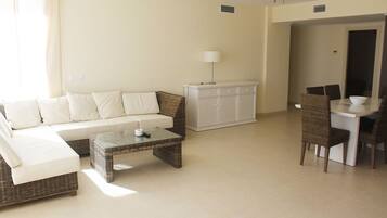 Penthouse (7 adults) | Wohnzimmer | Fernseher