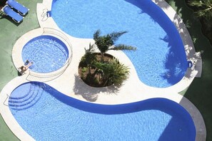 3 outdoor pools