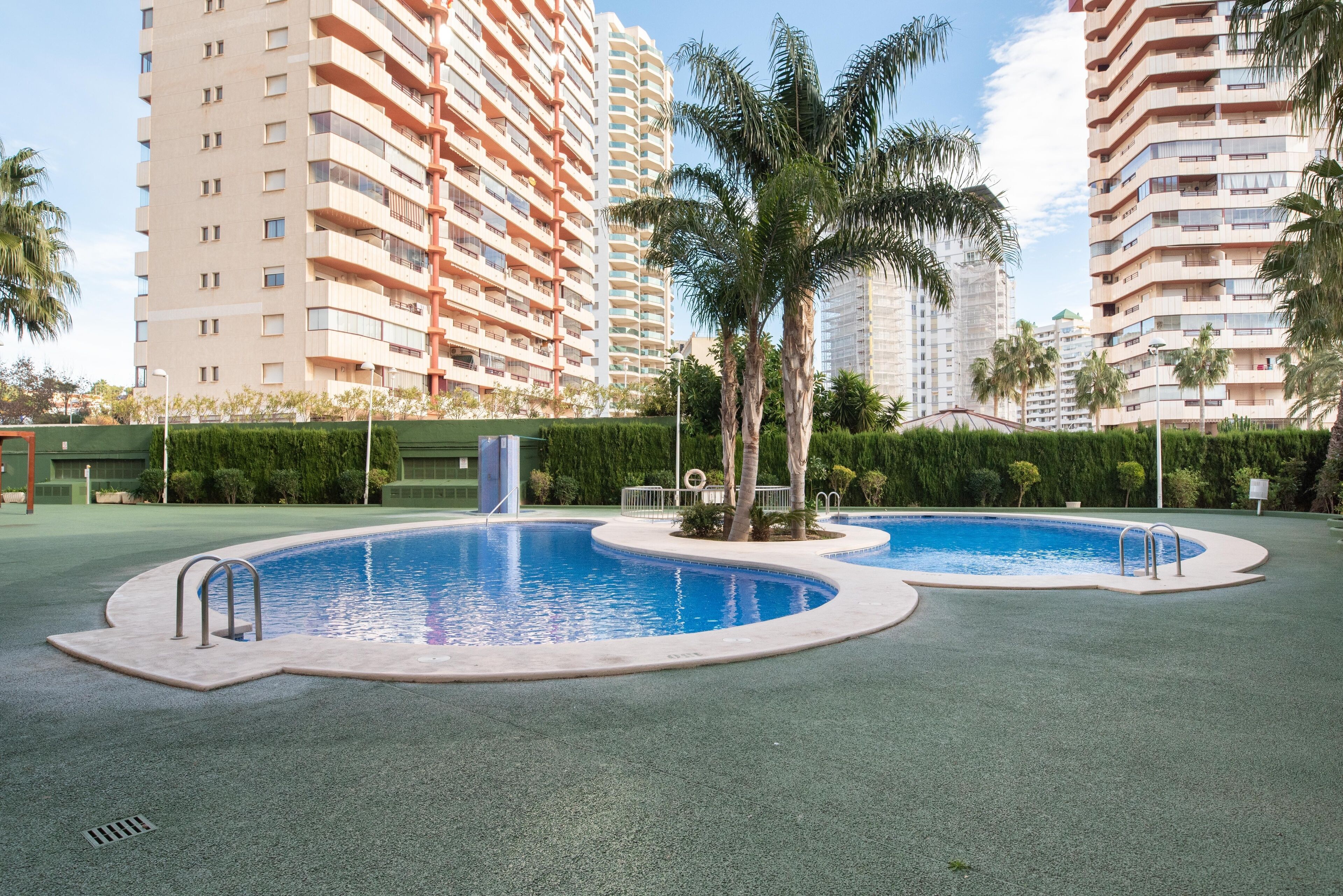 3 albercas al aire libre 