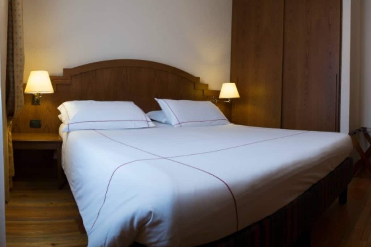 Down comforters, minibar, in-room safe, desk