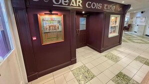 Interior - Peacockes Hotel (Maam Cross)