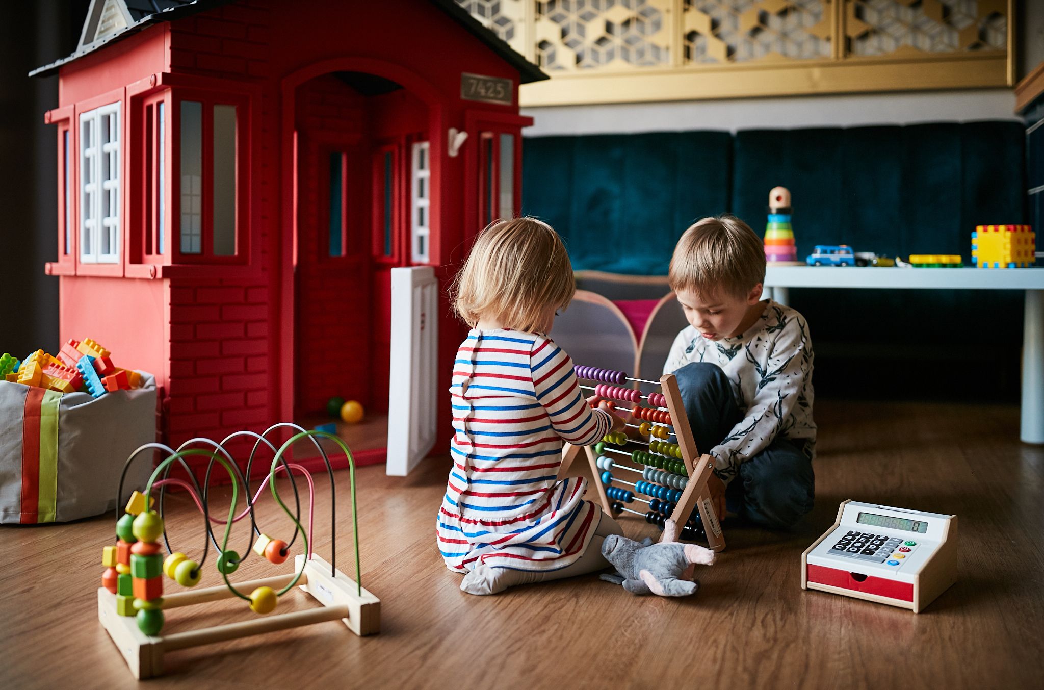 lunch and dinner served, international cuisine