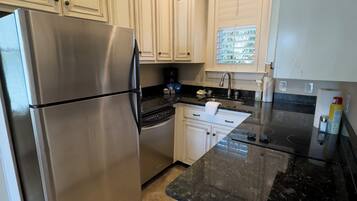 Standard Villa, 2 Queen Beds | Private kitchenette | Fridge, microwave, stovetop, dishwasher