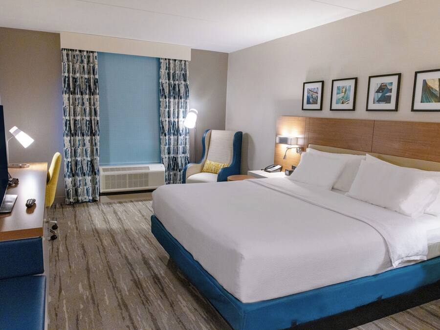 Hochwertige Bettwaren, Zimmersafe, Bügeleisen/Bügelbrett