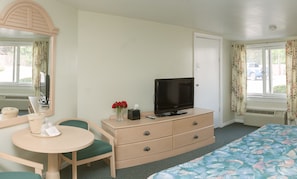 Economy-Zimmer, 1 King-Bett | Bügeleisen/Bügelbrett, kostenloses WLAN, Bettwäsche