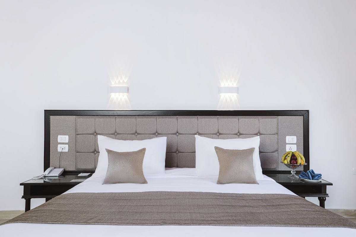 standard room, garden view | 1 bedroom, in-room safe, desk, soundproofing