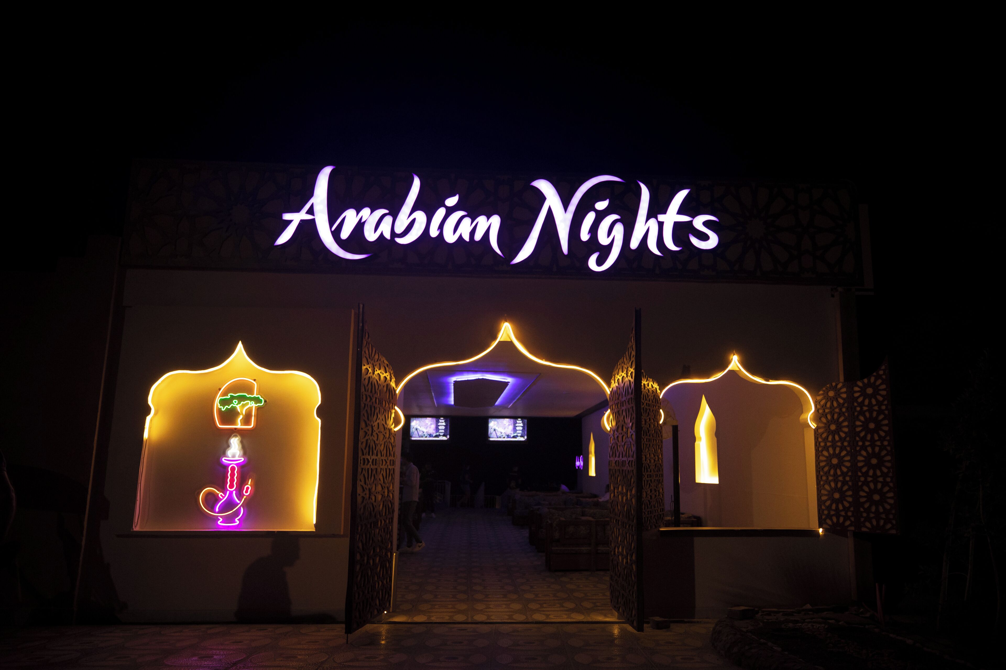 6 bars/lounges, beach bar