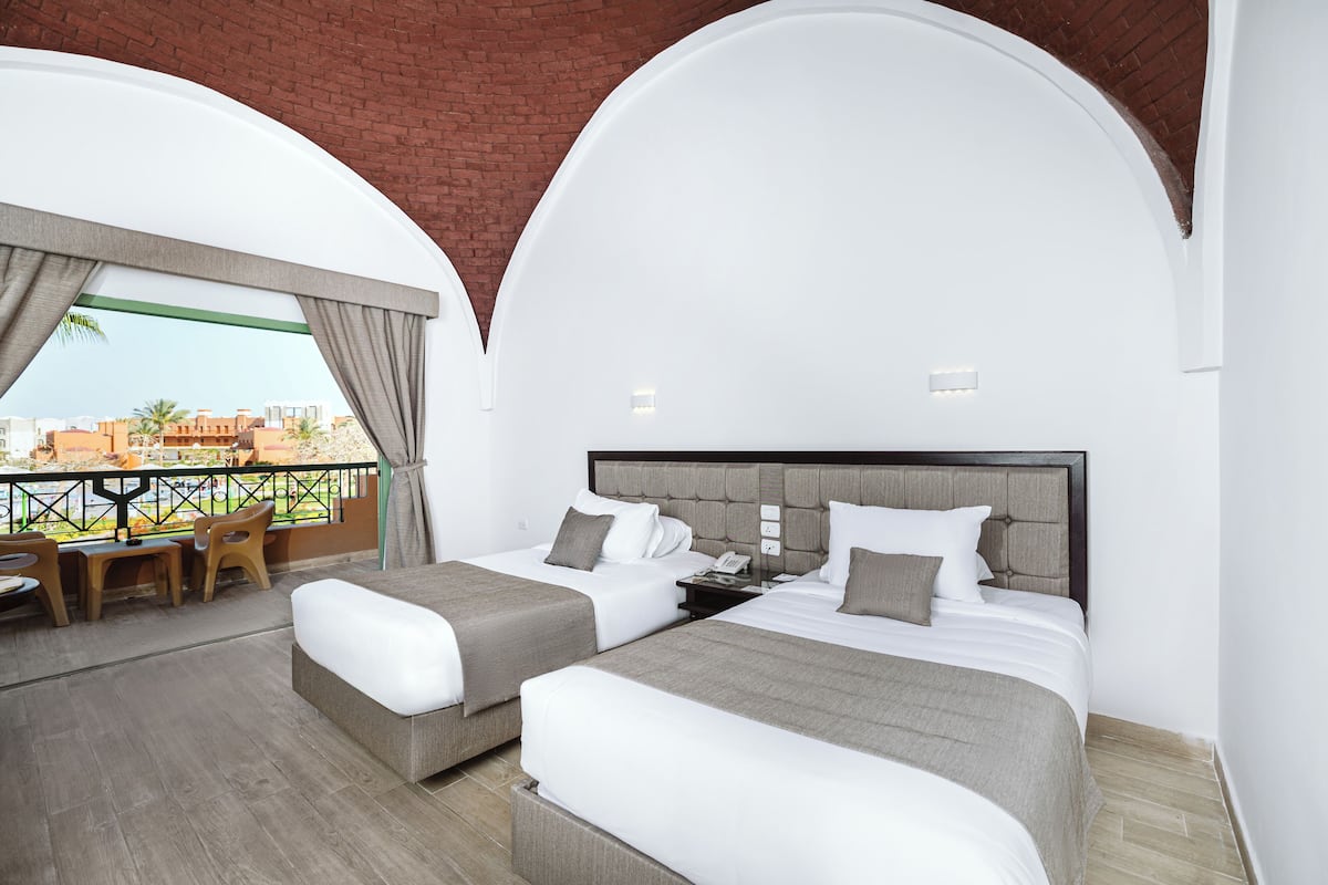 1 bedroom, in-room safe, desk, soundproofing